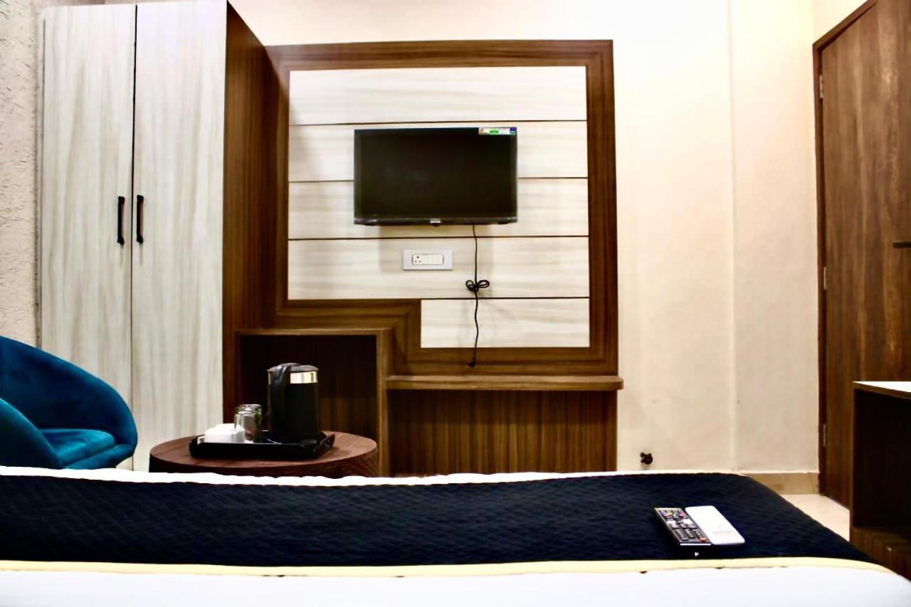 Blackwood Near Golden Temple -140 Mtrs Amritsar Extérieur photo
